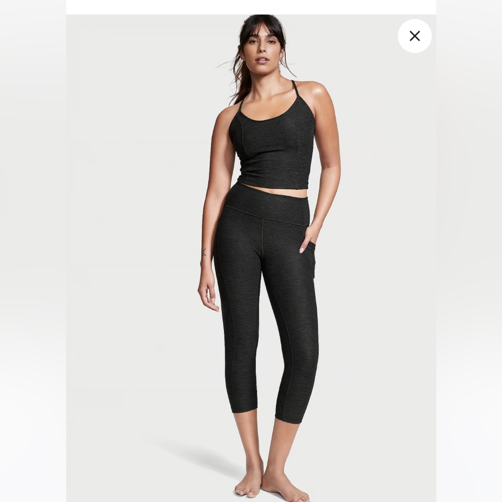 VS Essential High-Rise Capri Leggings